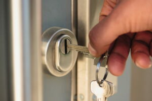 Aufsperrdienst Frankfurt am Main – Zuverlässiger 24/7 Aufsperrdienst für Türöffnungen, Schlüsselanfertigungen und Notfallhilfe in Frankfurt am Main